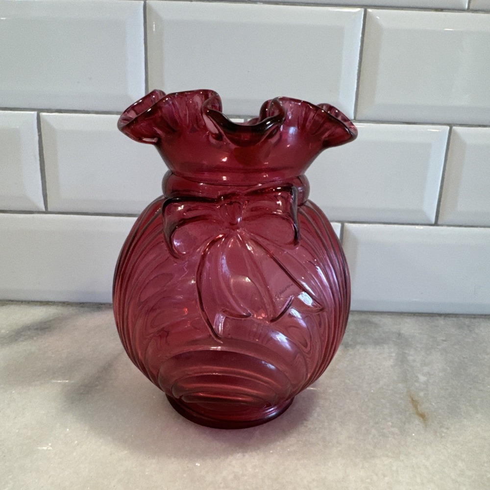 Fenton Art Glass Country Cranberry Caprice Drape Bow Vase Mint‎